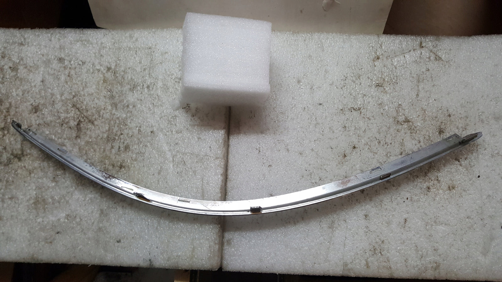 VW PASSAT B5 FL LISTWA ZDERZAKA CHROM LEWA 3B0807243