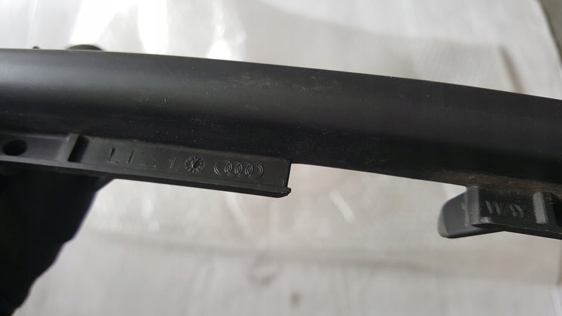 Ramka kratka zderzaka LE przód AUDI R8 420807941