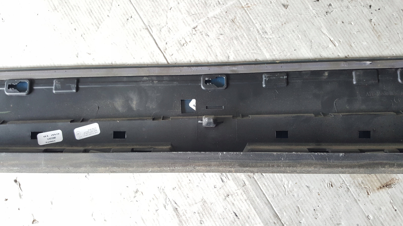 Listwa drzwi prawy przód AUDI Q5 S-LINE 80A853960B demontaż