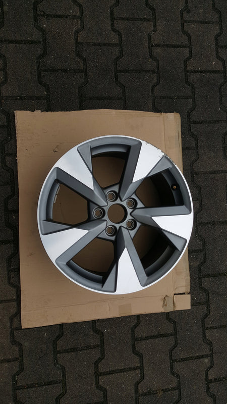 AUDI A3 8V FELGA 7,5JX17 ET51 8V0801025 DQ