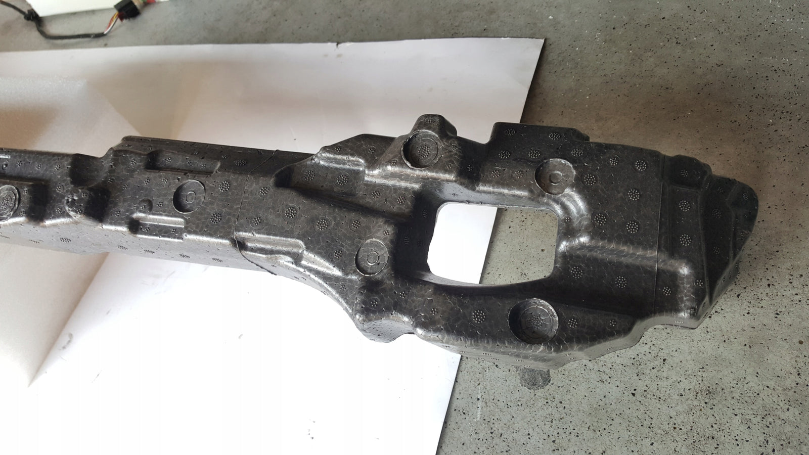 NOWY ORYGINALNY absorber zderzaka przedniego AUDI A3 8V0807550A