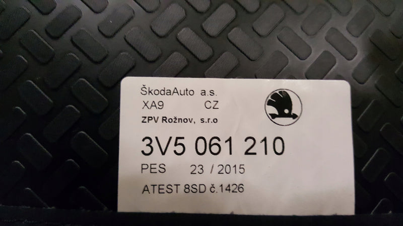 Skoda dywany tekstylne nad tylnym zderzakiem Skoda Superb III 15+ 3V5061210