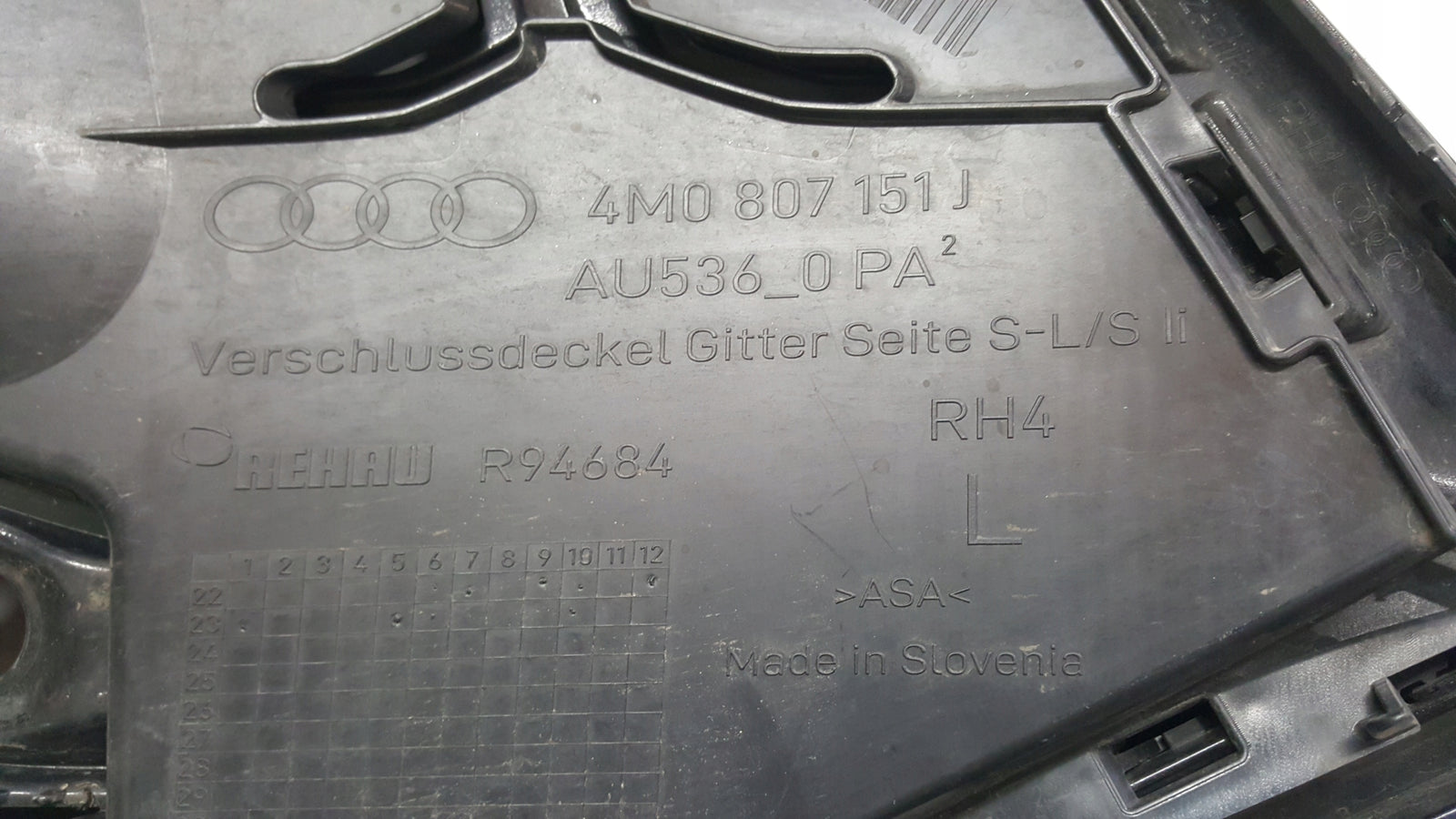 Kratka zderzaka lewy przód AUDI Q7 4M0807681AP demontaż