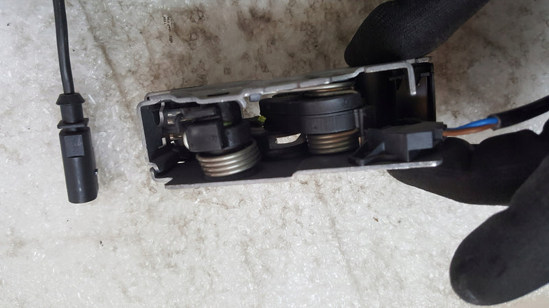 Zamek maski VW SKODA 1S0823509E NOWY oryginał