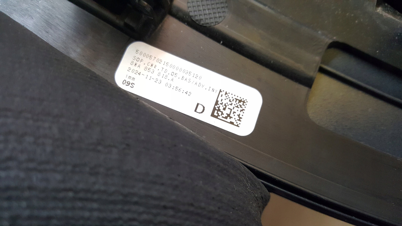 Listwa błotnika prawy tył AUDI Q5 III 8MA853818A demontaż