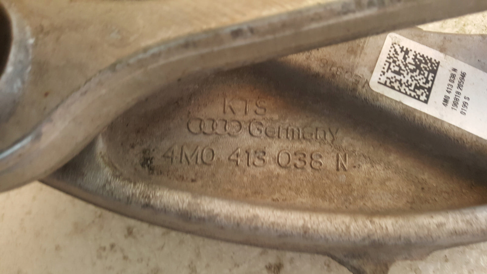 MOCOWANIE AMORTYZATORA AUDI AUDI A6 A7 Q5 4M0413038N PRAWE