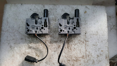 VOLKSWAGEN TIGUAN III ZAMEK MASKI 3J0823509A