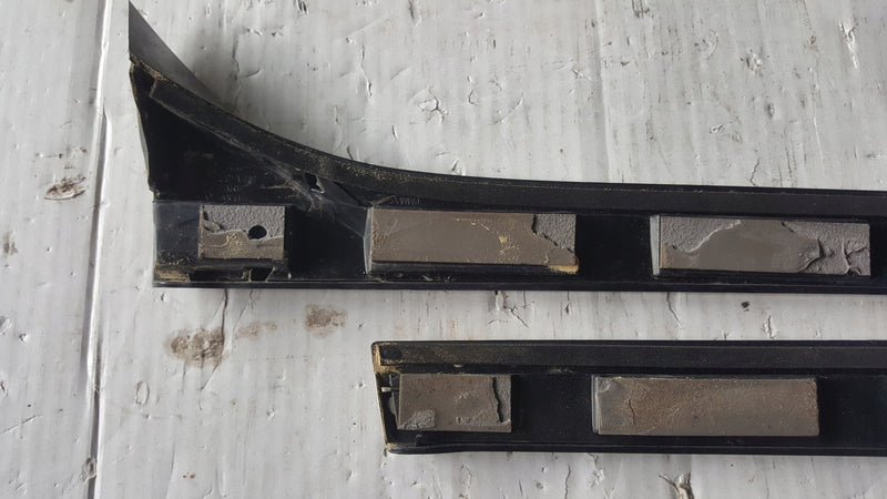 Listwy klapy bagażnika lewa + prawa strona VW TOURAN 5TA827939 5TA827940