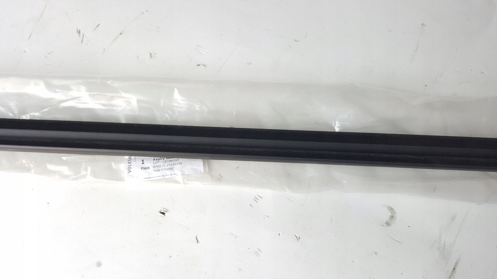 NOWA ORYGINALN listwa zgarniająca drzwi prawy przód VW GOLF VIII 5H4837478B