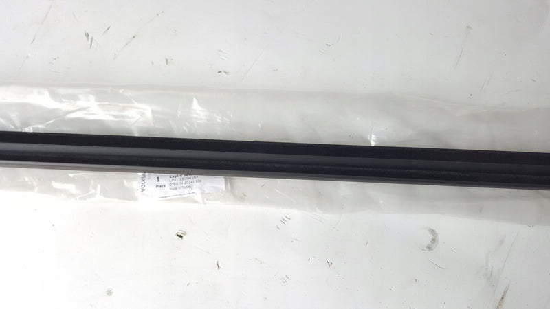 NOWA ORYGINALN listwa zgarniająca drzwi prawy przód VW GOLF VIII 5H4837478B