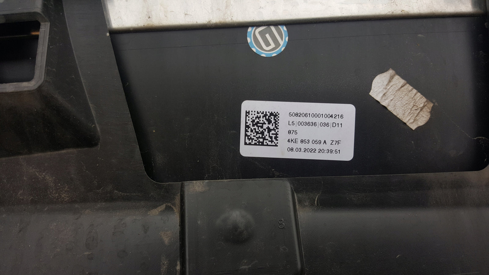 Listwa drzwi lewy tył AUDI E-TRON 4KE853969 demontaż
