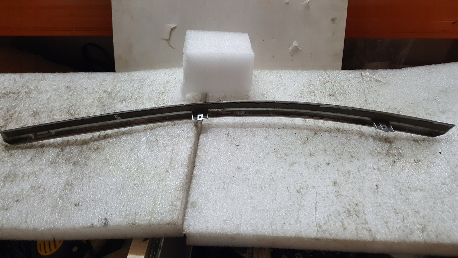 AUDI A6 C6 - LISTWA ZDERZAKA PRAWY PRZÓD 4F0853066