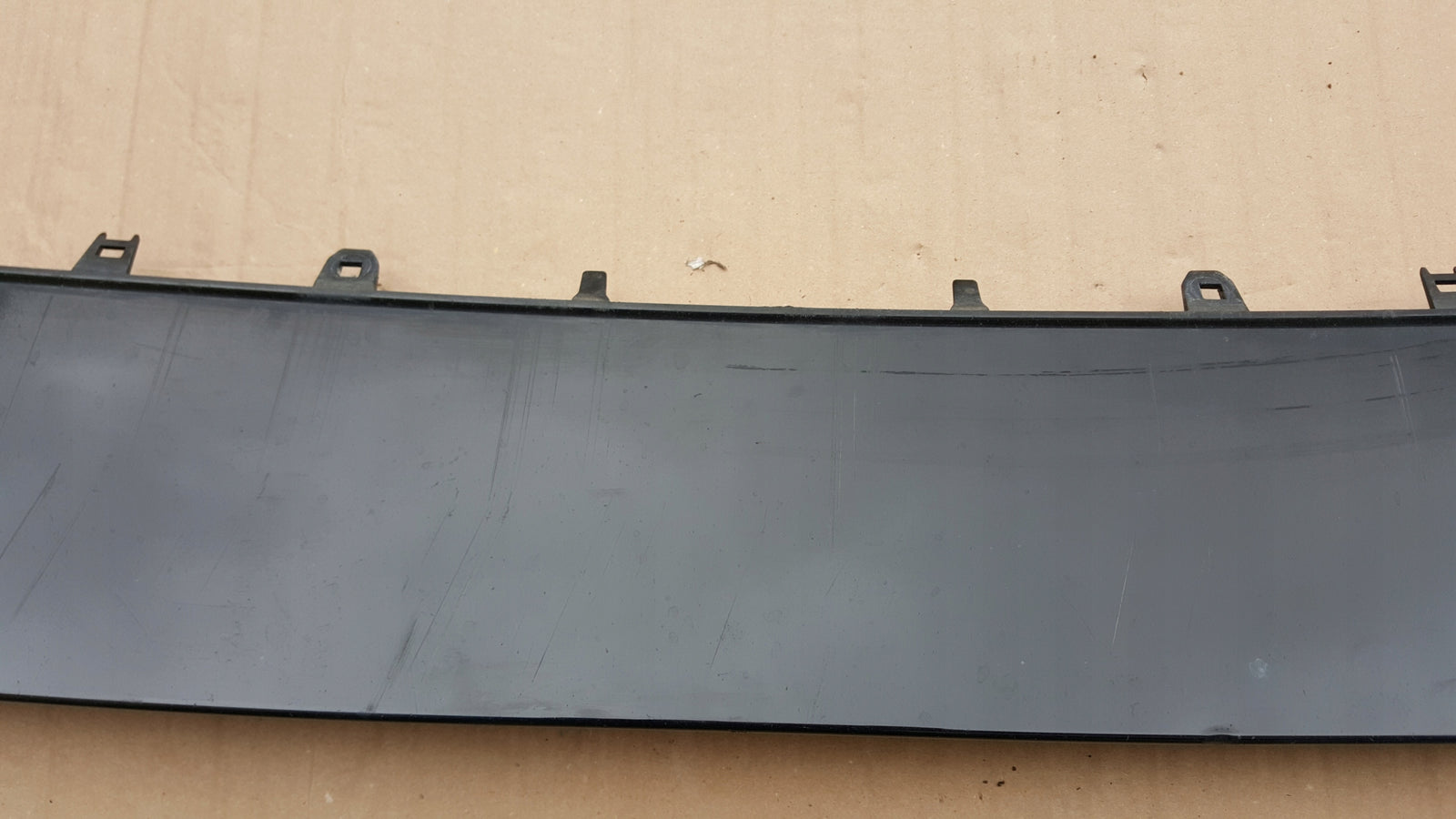 Spoiler dokładka zderzaka przedniego AUDI A4 (B9) 8W0807717B demontaż