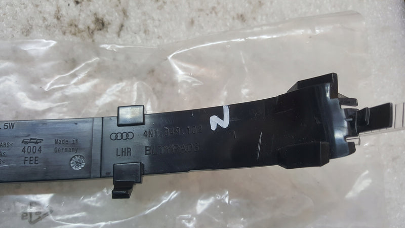 NOWY ORYGINALNY prawy kierunek lusterka zewnętrznego AUDI A6 A8 4N1949102