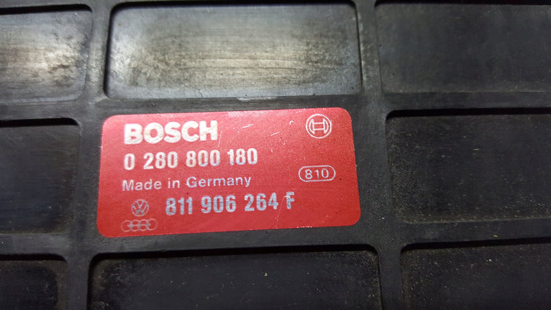 Komputer sterownik silnika VW 811906264F demontaż