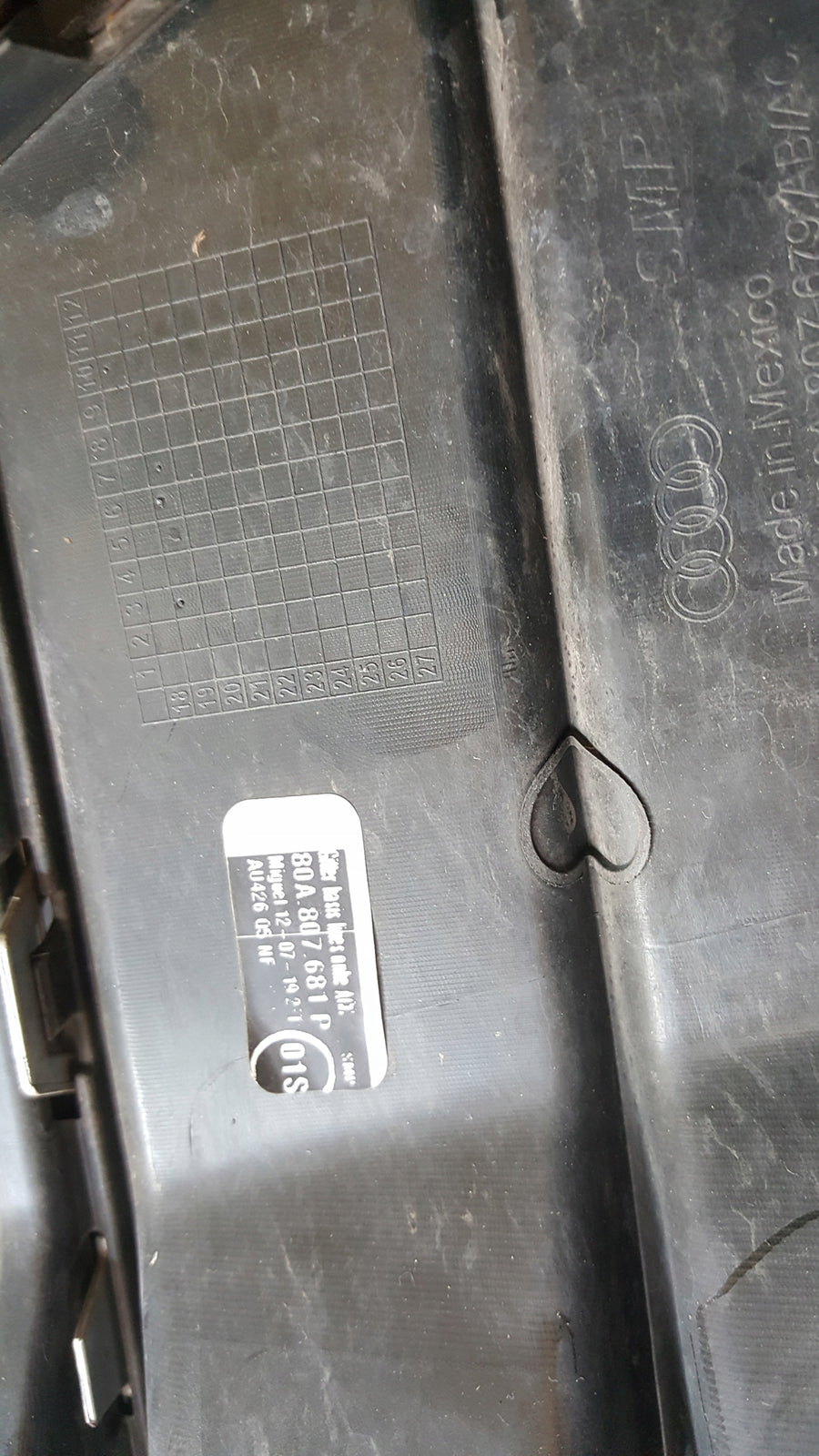 Kratka zderzaka lewy przód AUDI Q5 80A807681P