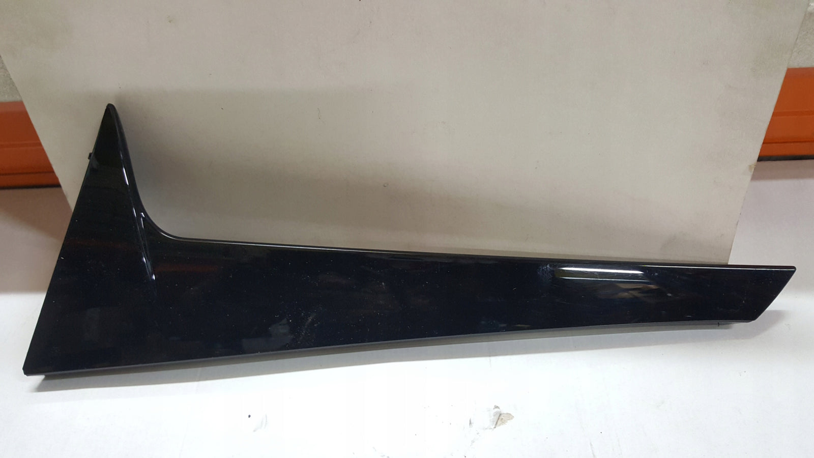 Listwa spoiler klapy bagażnika lewa strona VW GOLF VIII 5H9827939A