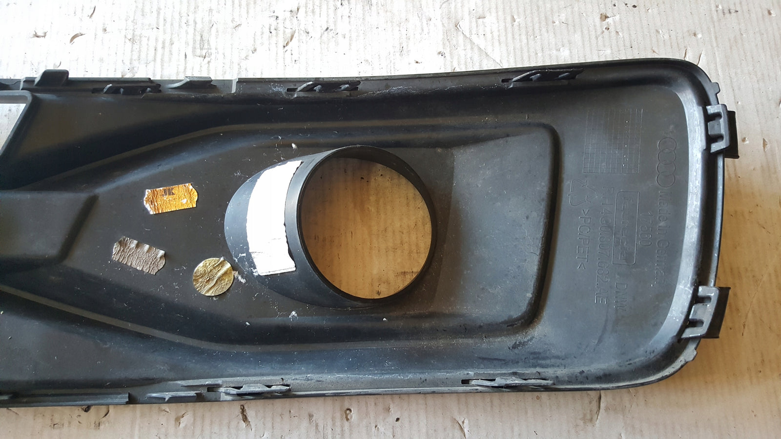 Kratka zderzaka prawy przód AUDI A6 C7 4G0807682AE