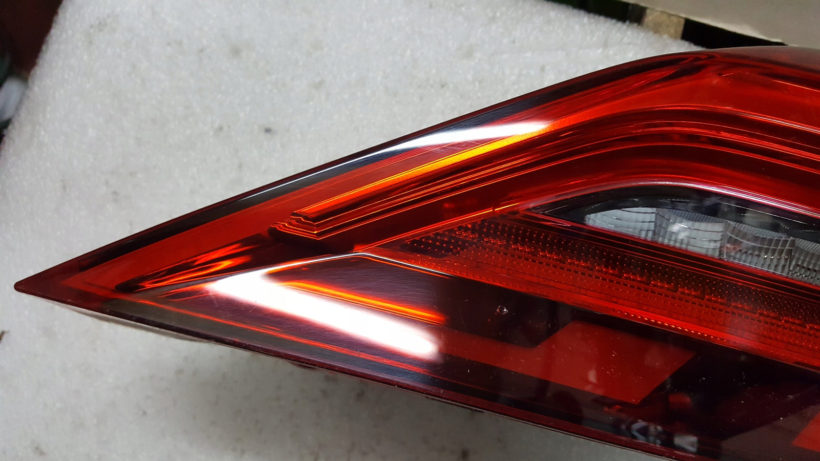 Lampa LED w klapę lewy tył AUDI A1/S1 82A945093B