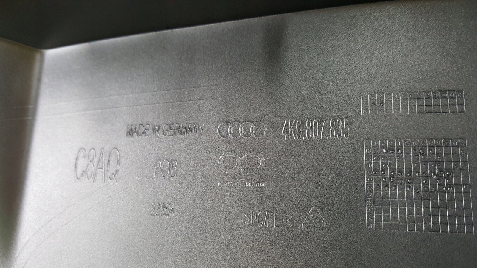 NOWA ORYGINALNA dokładka zderzaka tylnego AUDI A6 (C8) ALLROAD 4K9807835