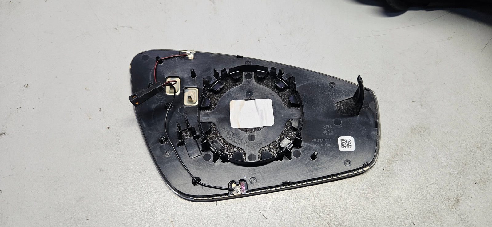 LE Lusterko zewn Skoda Enyaq Vw ID.4 5LB857407AJ 5LB857537A 15+6 pinów