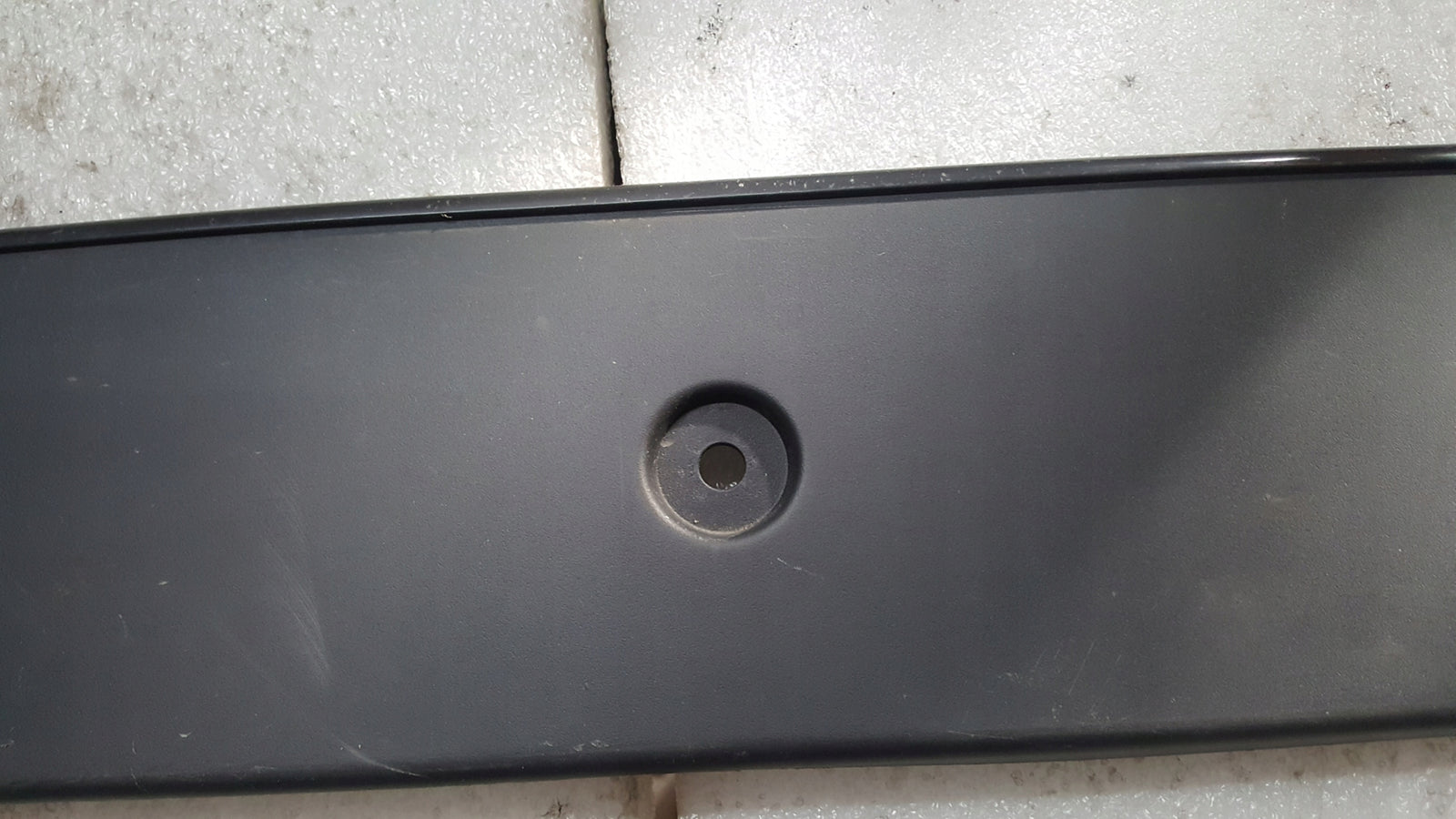 Ramka tablicy rejestracyjnej przód VW ID.4 ID.5 11A807287 demontaż