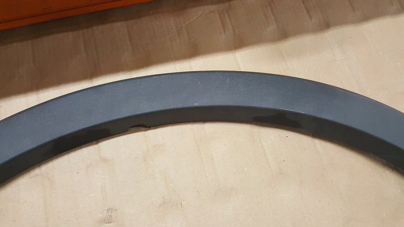 Listwa przednia lewa AUDI Q3 I 8U0 przód lewy 8U0853717