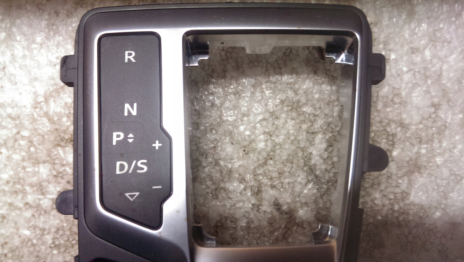 Ramka panel biegów AUDI Q5 II 80B713111C demontaż