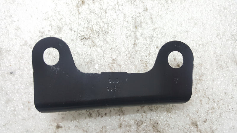 Audi OE 8K0821467B mocowanie błotnika