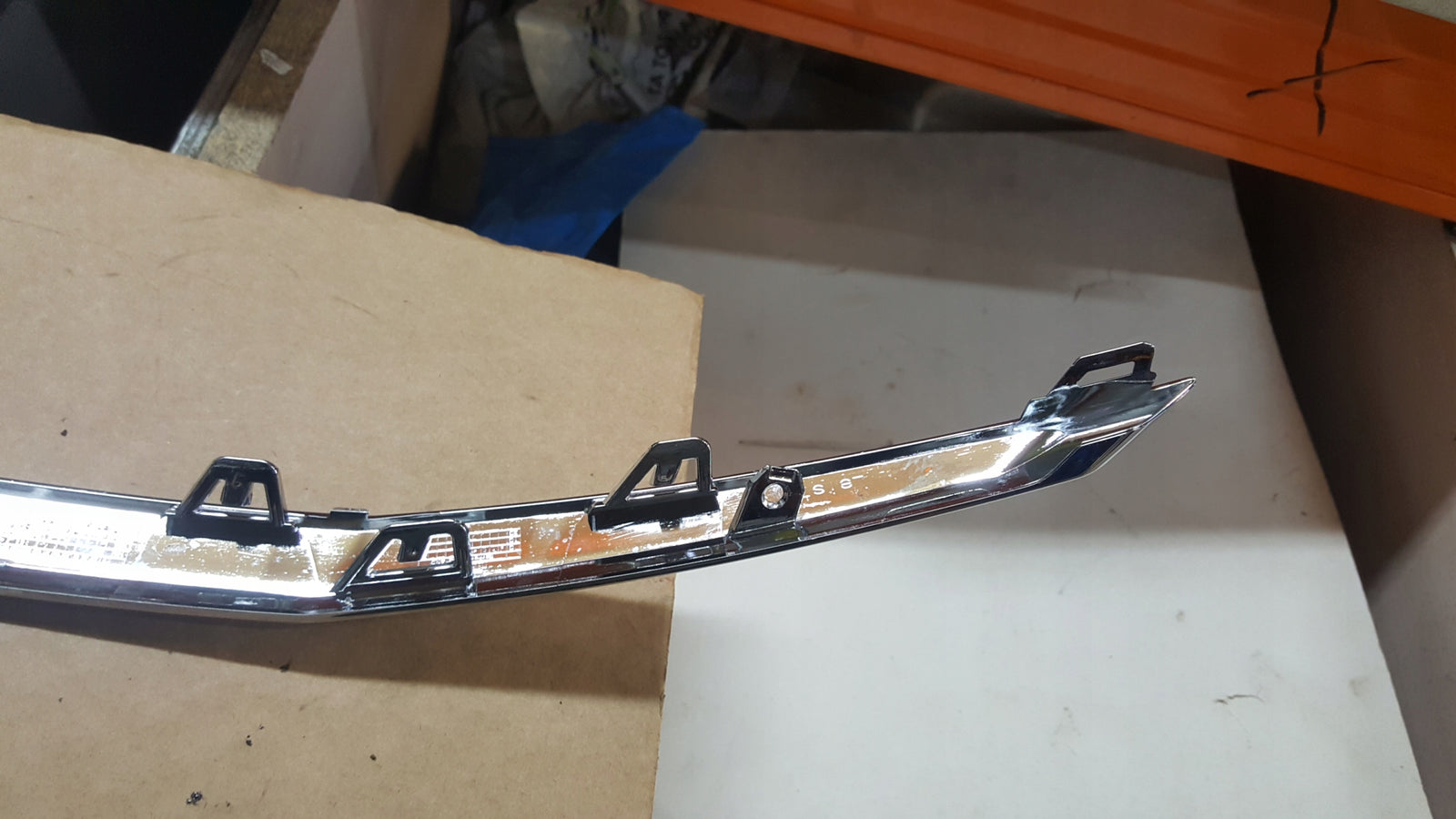 LISTWA CHROM ATRAPY GRILA LEWA VW T6 MULTIVAN 7LA853763