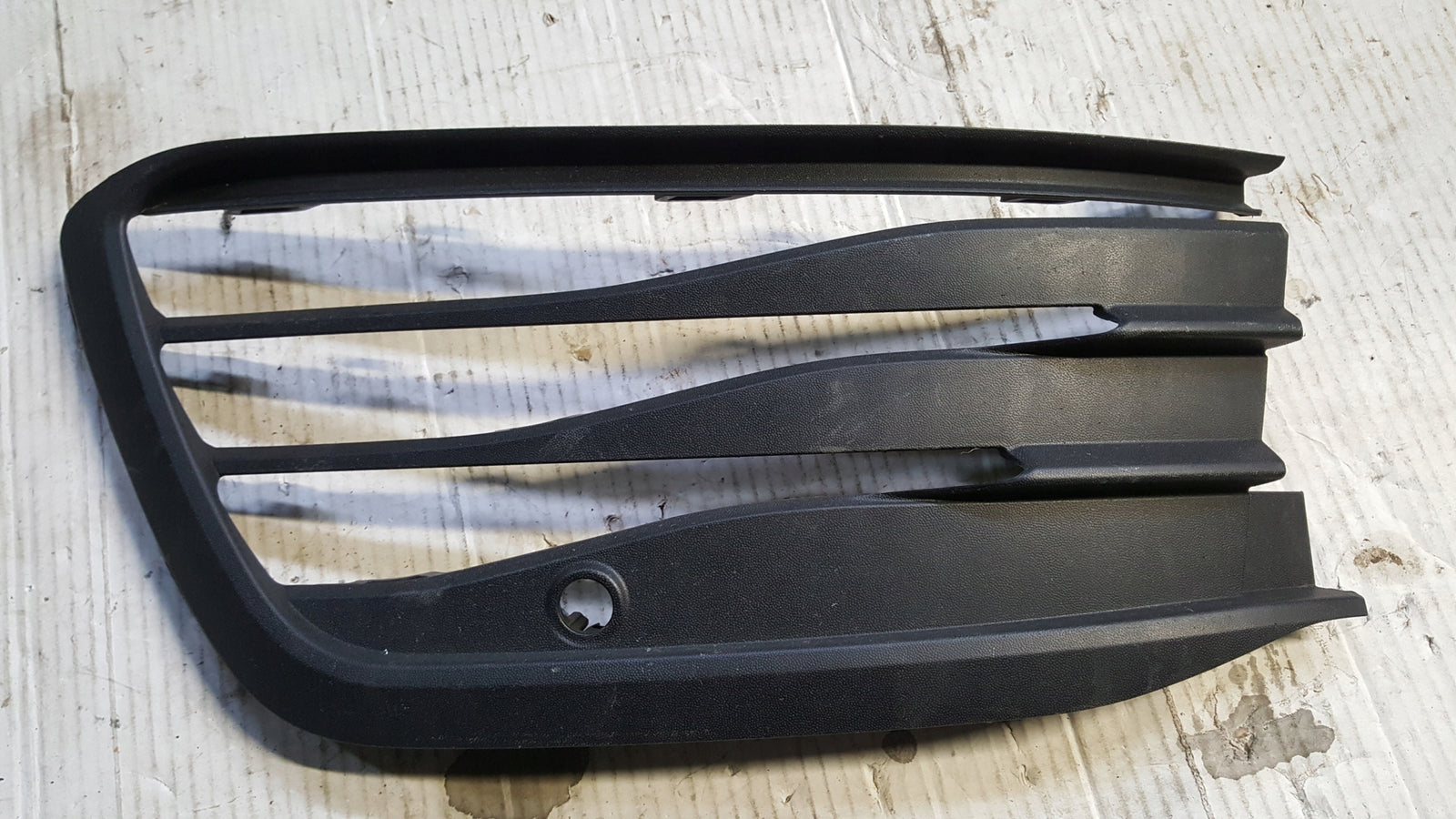 Kratka zderzaka LE przód VW GOLF VIII 5H0853665J