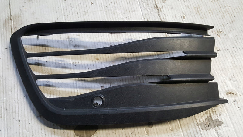 Kratka zderzaka LE przód VW GOLF VIII 5H0853665J