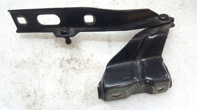 Zawias maski prawy AUDI Q5 8R0823302A demontaż