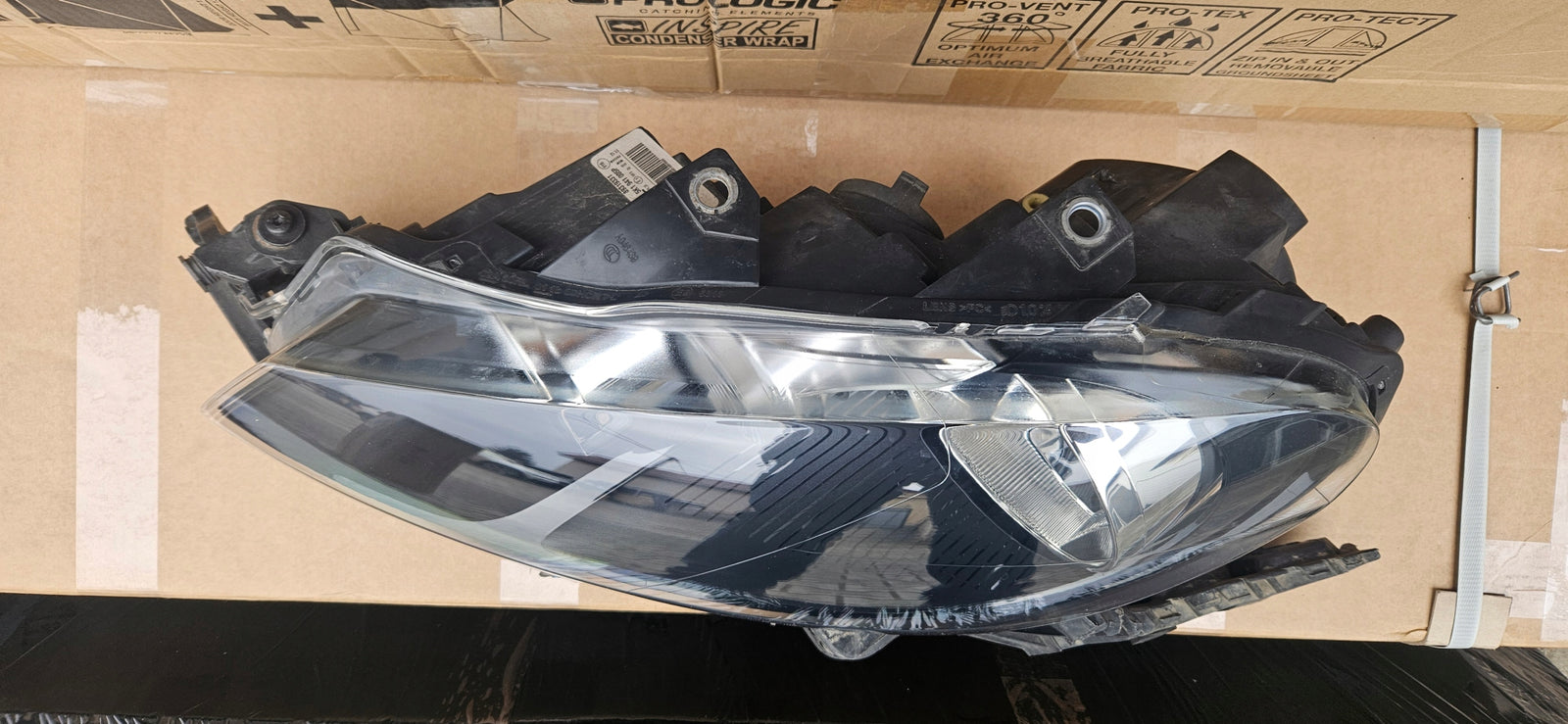 Le reflektor wraz z platformą mocującą Vw Golf 6 5K1941005P 2012r IDEAŁ