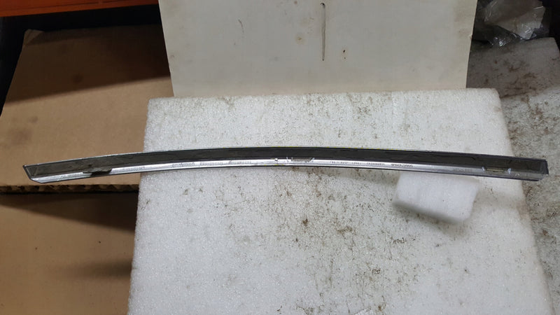AUDI A6 C6 LIFT 08- OZDOBNA LISTWA CHROM ZDERZAKA PRZÓD LEWA 4F0853065