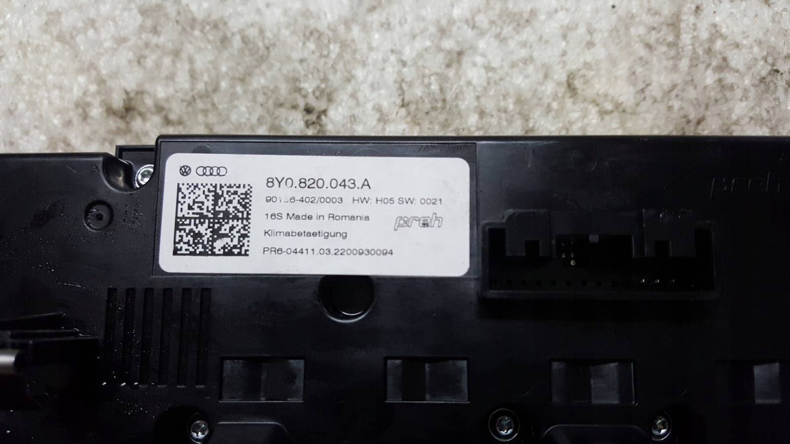 Panel klimatyzacji AUDI A3 8Y0820043A demontaż