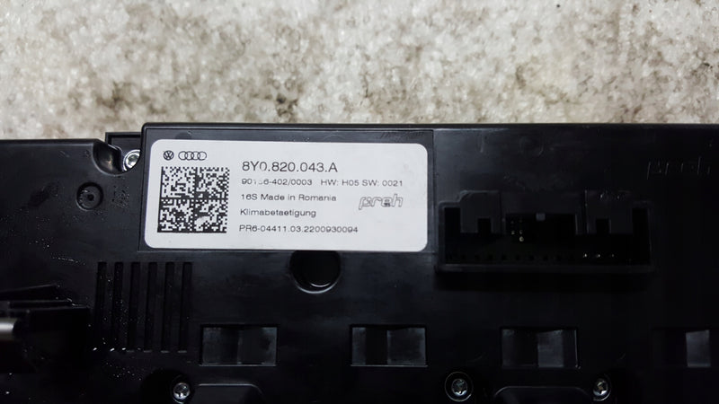 Panel klimatyzacji AUDI A3 8Y0820043A demontaż