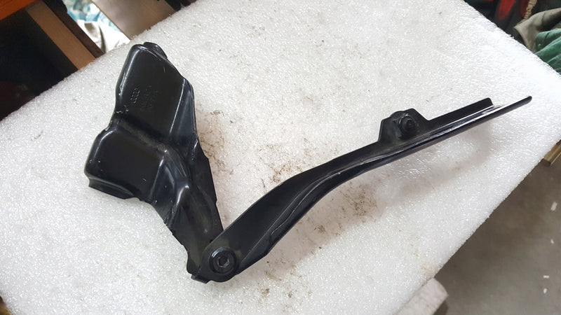 Zawias maski prawy AUDI Q5 8R0823302A demontaż