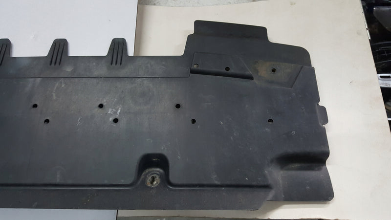 Dolna osłona zderzaka przedniego AUDI Q3 83A807611 demontaż