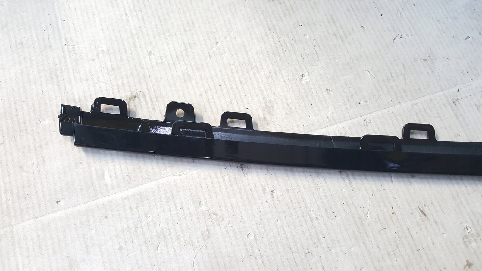 Środkowa listwa zderzaka przedniego VW PASSAT B8 3G0853245E NOWA ORYGINAŁ