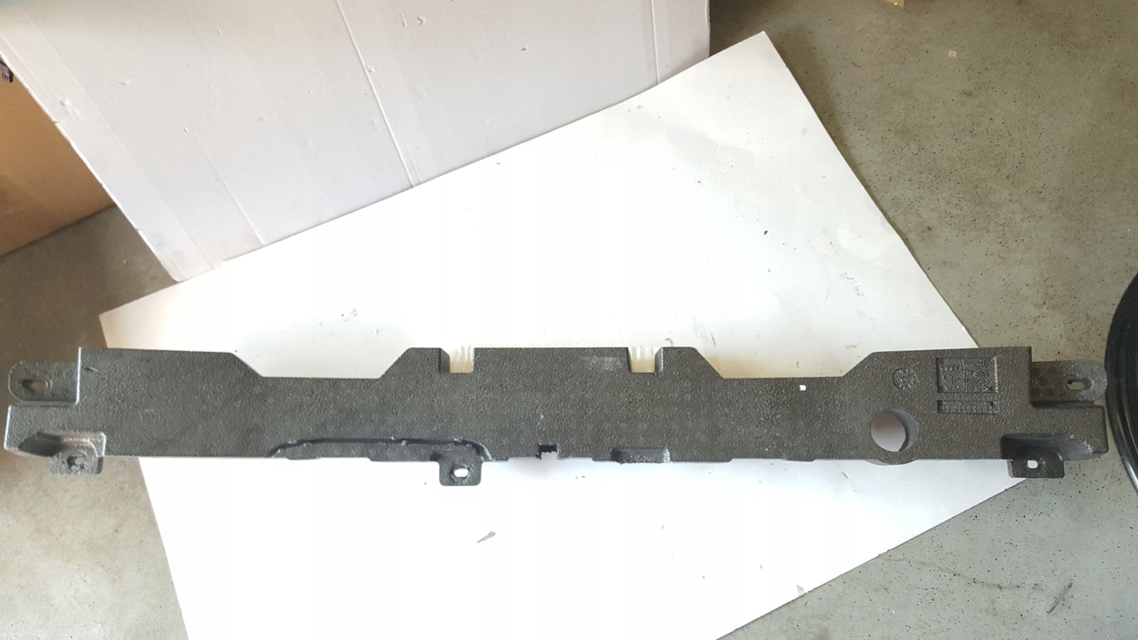 Absorber pianka zderzaka przedniego AUDI e-tron GT 4J3807549B demontaż