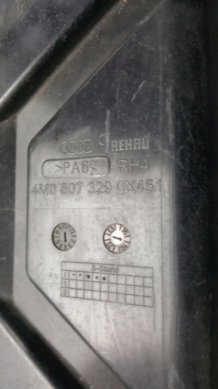 AUDI Q7 4M ŚLIZG ZDERZAKA ŚRODKOWY TYŁ TYLNY MOCOWANIE UCHWYT 4M0807329