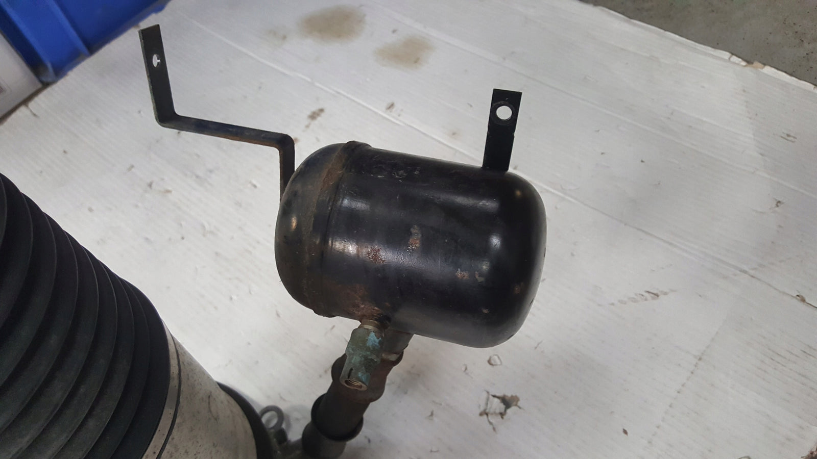 Amortyzator lewy tył AUDI A8 (D3) 4E0616001P demontaż