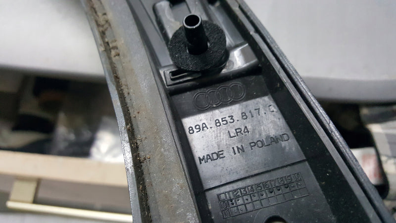 Listwa błotnika prawy tył AUDI Q4 e-tron 89A853817C demontaż