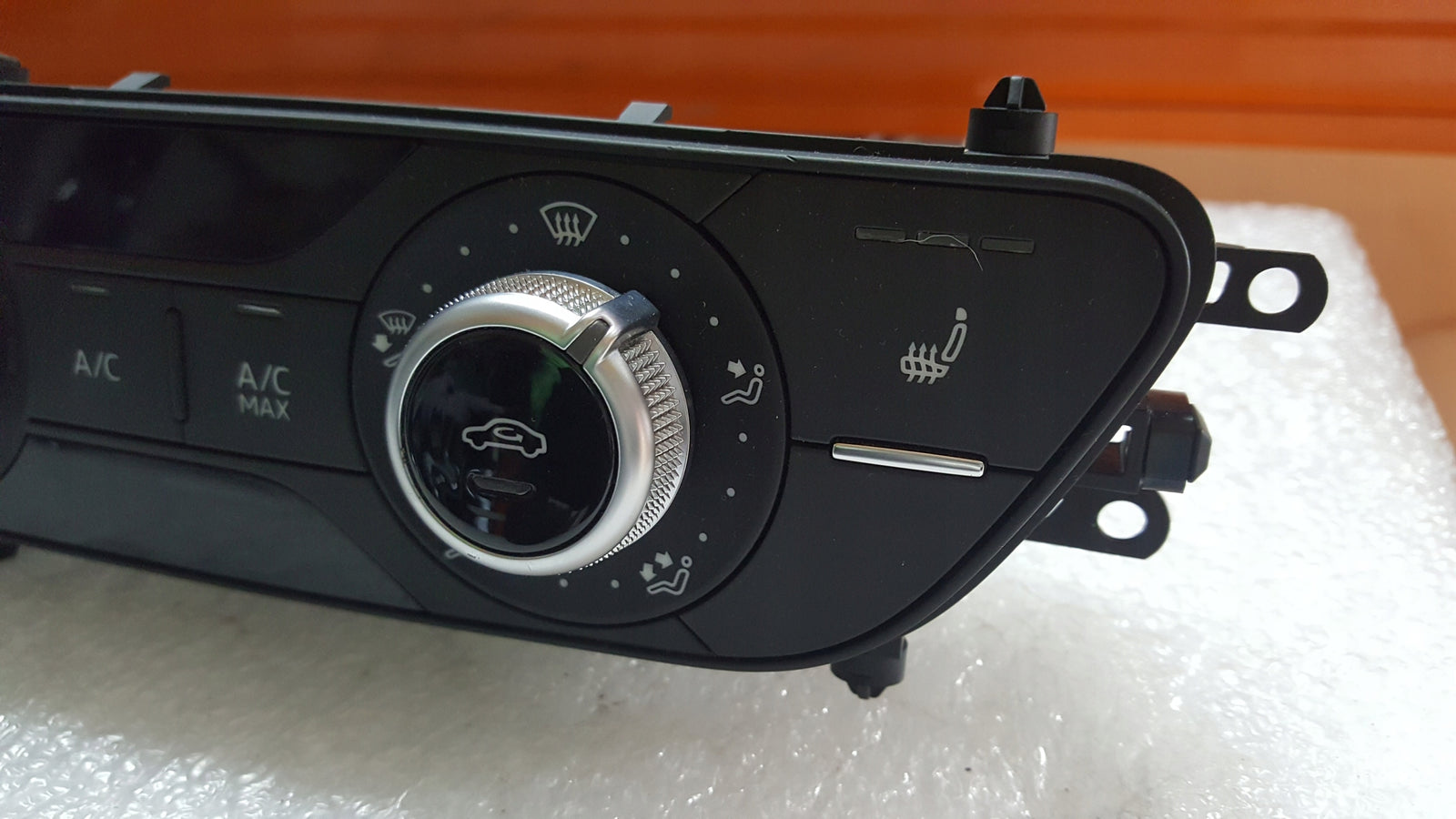 Panel klimatyzacji AUDI A4 B9 A5 8W0820043Q