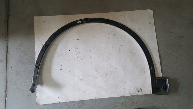Listwa błotnika przedniego prawa strona AUDI Q5 80A853718F demontaż