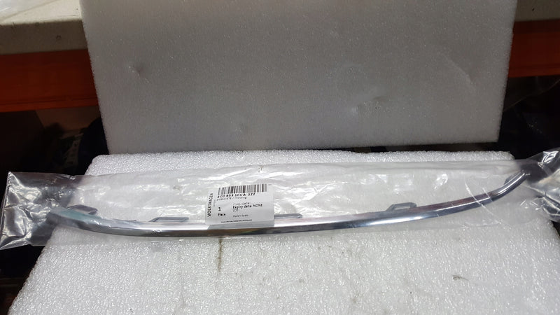 Listwy chromowe P+L przód VW POLO 2G0853101A/101B