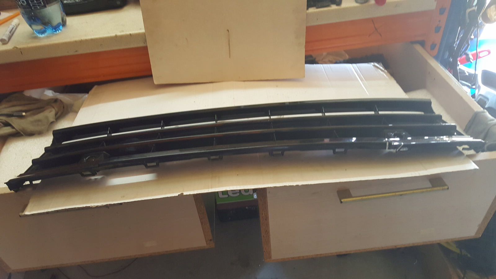 Środkowa kratka zderzaka przedniego VW GOLF VIII 5H0853677E demontaż