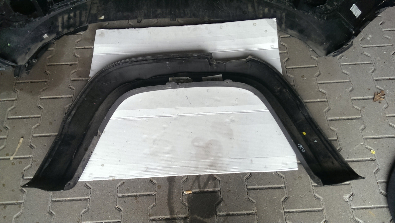 Listwa błotnika lewy tył VW AMAROK 2HH853817