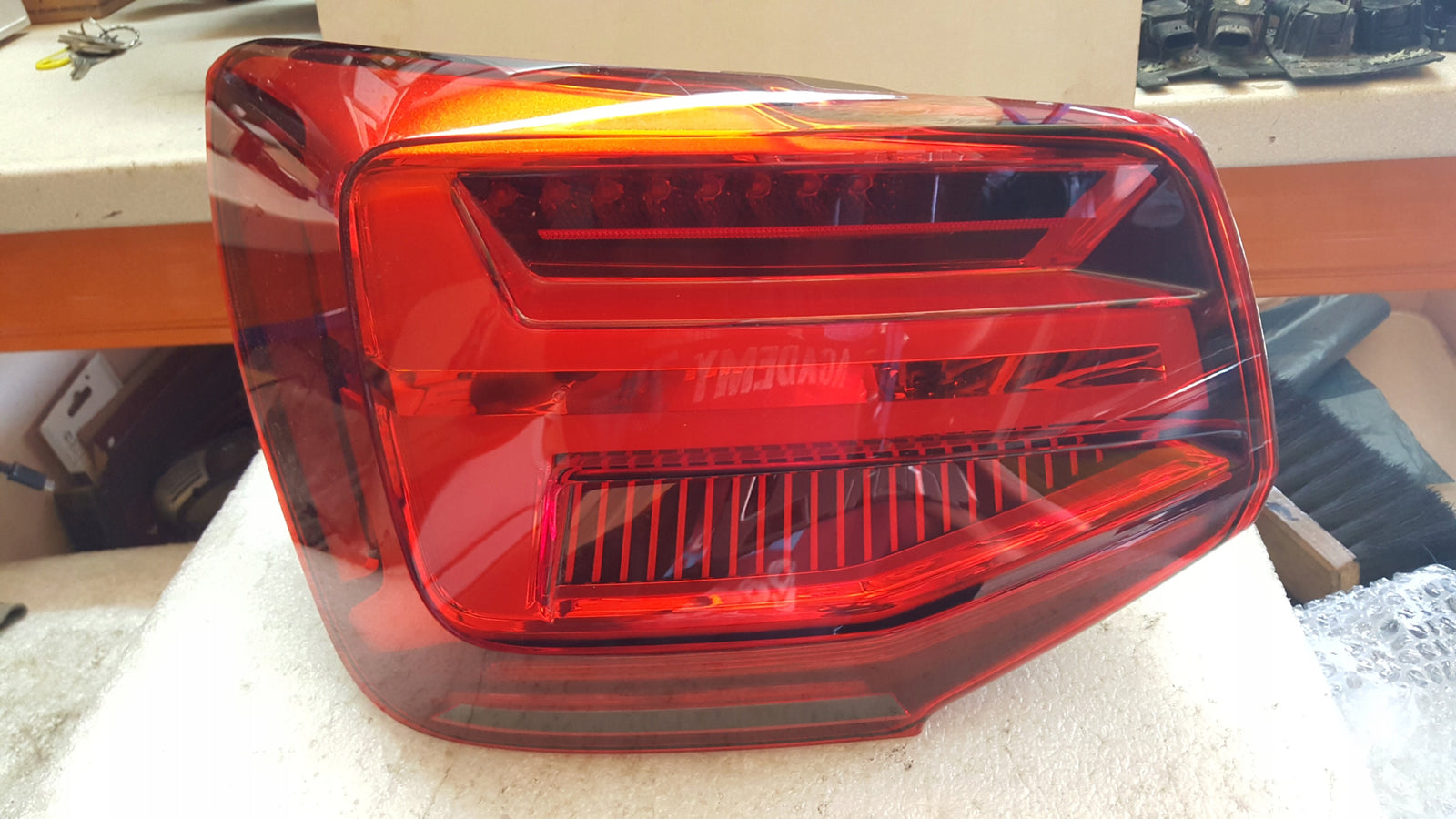 Lampa LED lewy tył AUDI Q2 81A945091B demontaż